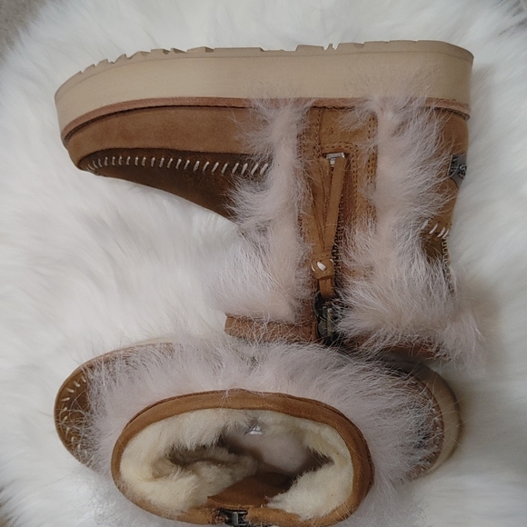 UGG Fluff Punk Boots In Chestnut - Picture 5 of 7